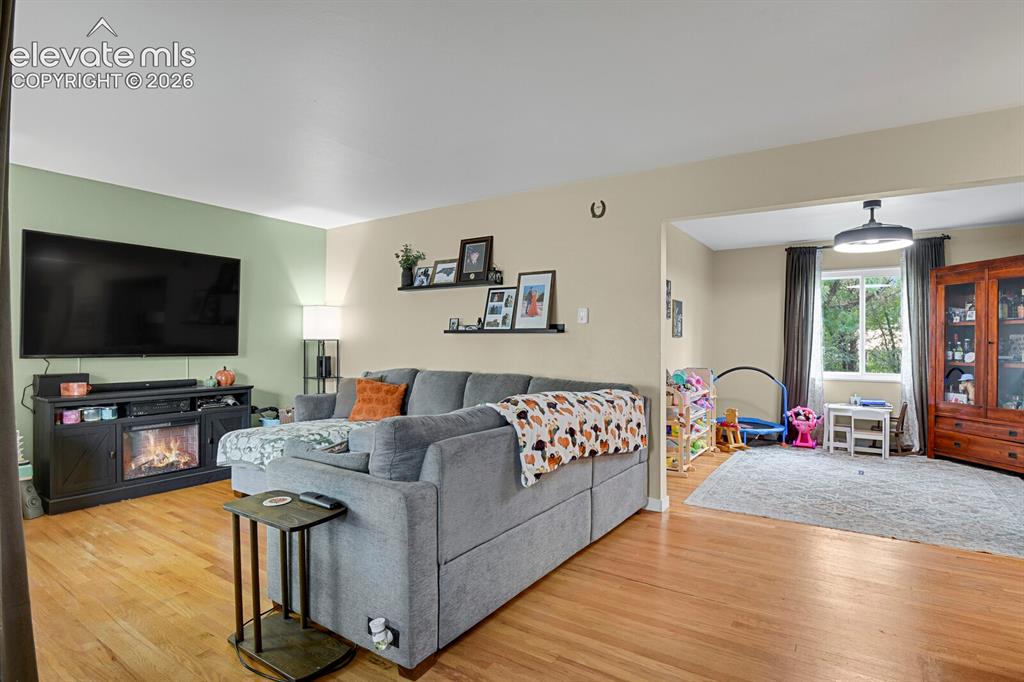 Image 8 of 27: Living Room