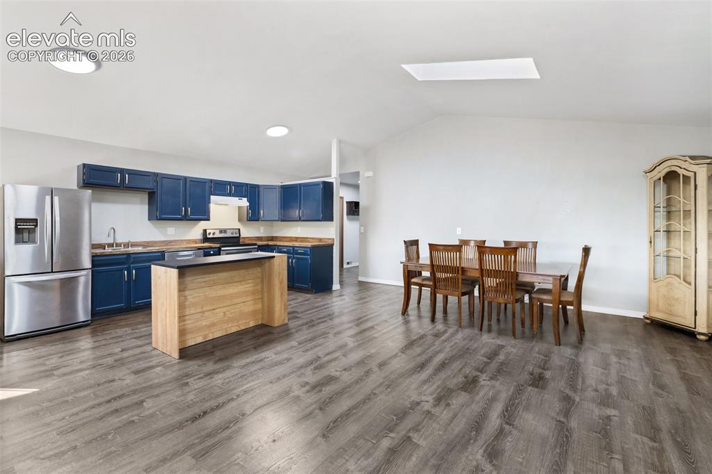 Image 10 of 27: Space for family and friends.