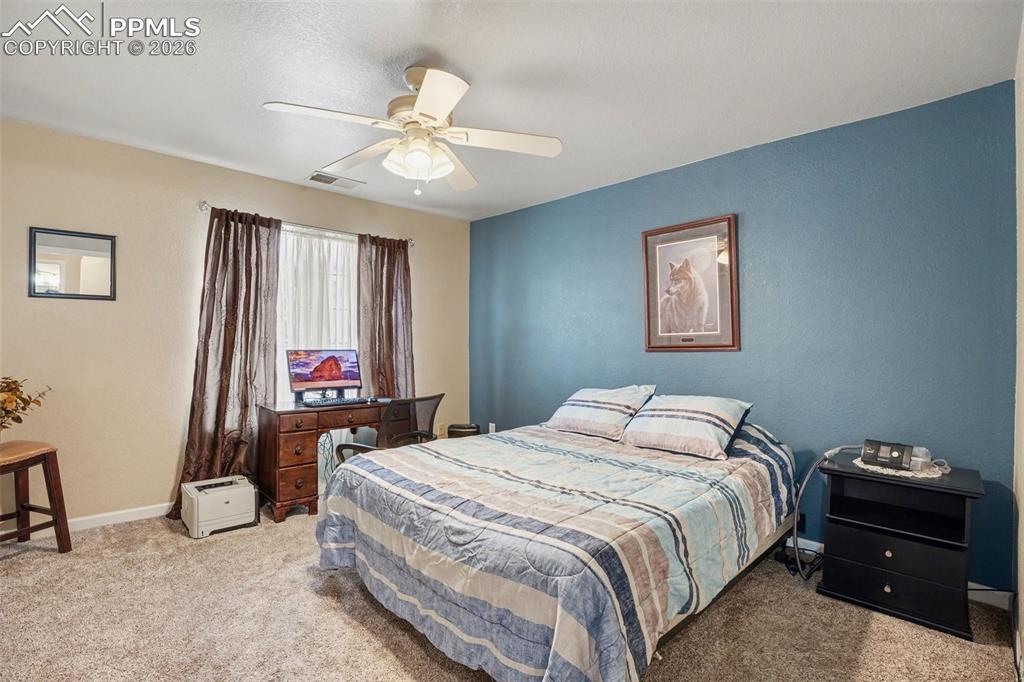 Image 11 of 31: Bedroom