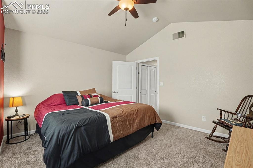 Image 14 of 31: Bedroom