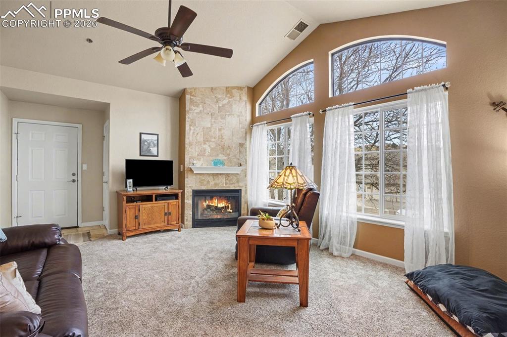 Image 3 of 31: Living Room