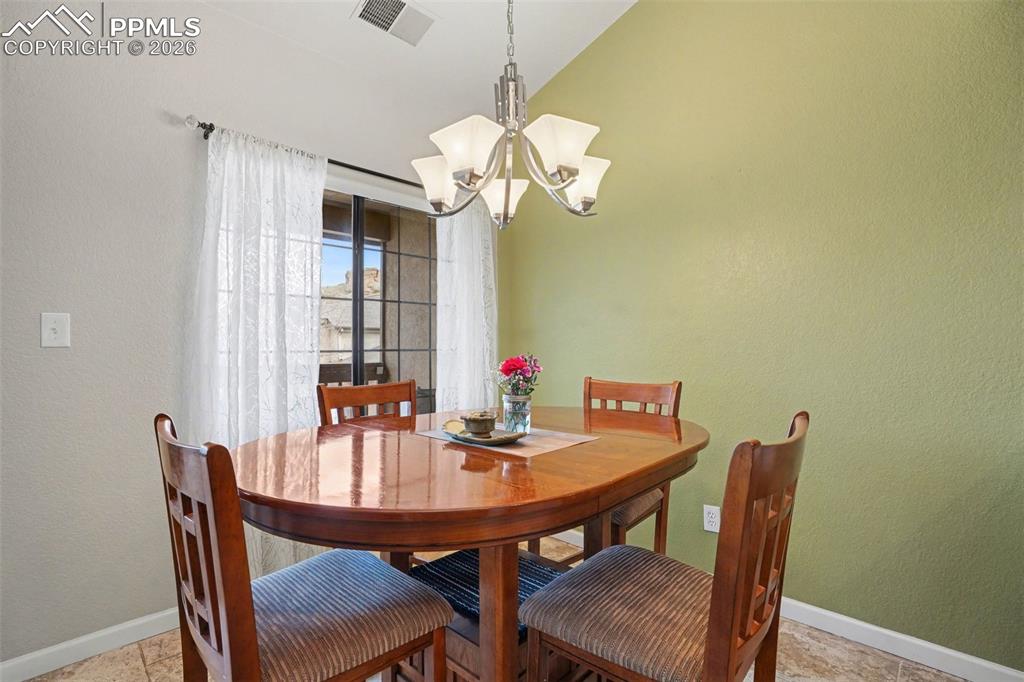 Image 5 of 31: Dining Area