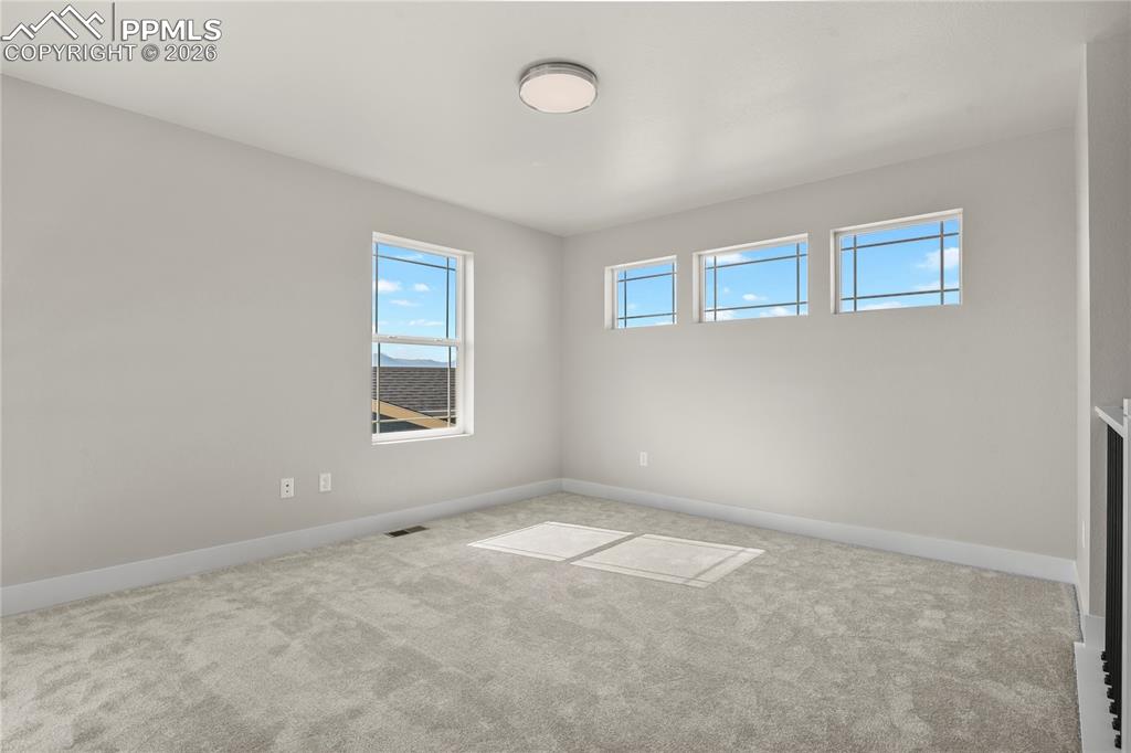 Image 21 of 43: Upper level loft space