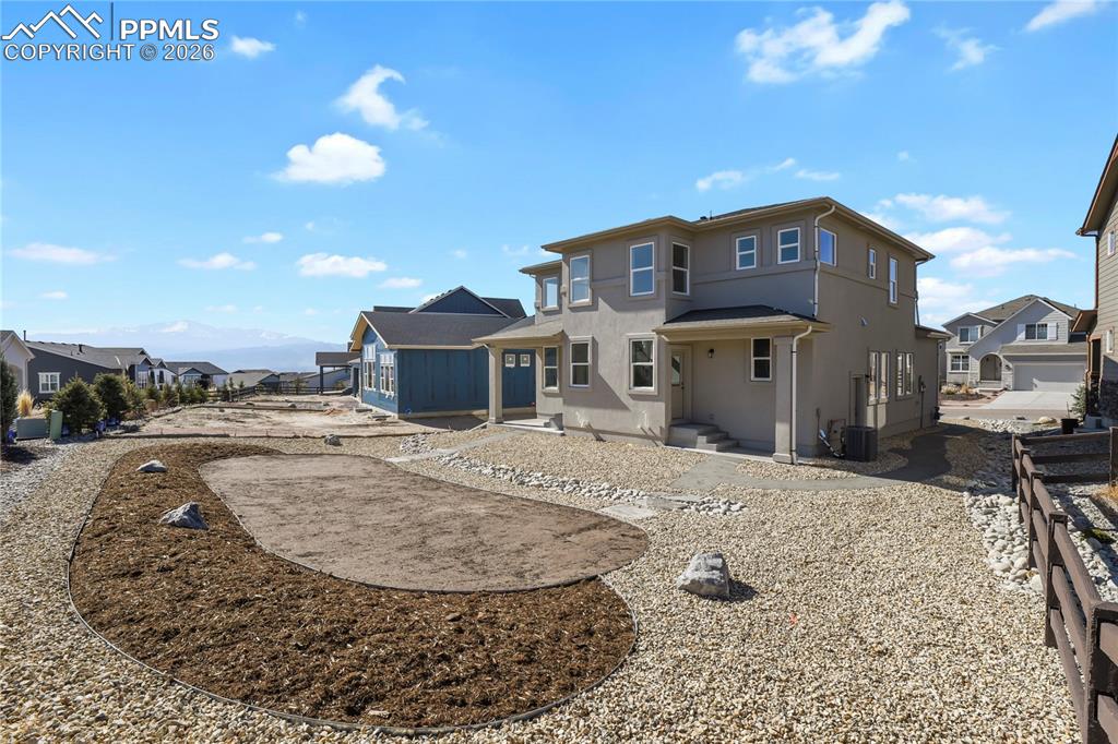 Image 42 of 43: Yard