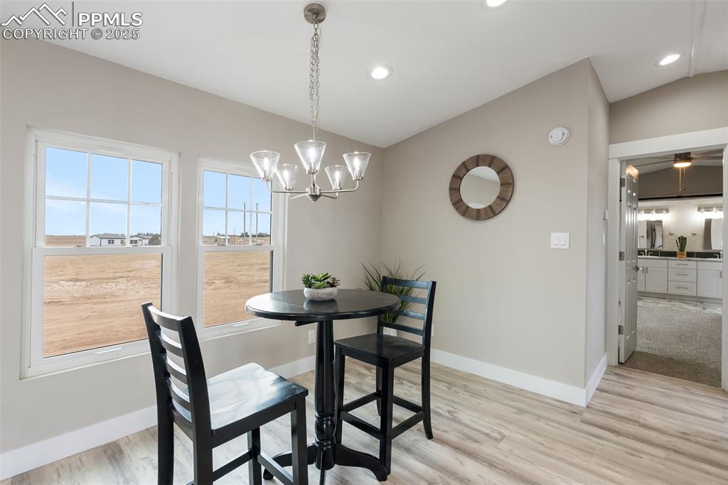 Image 11 of 35: Dining Area