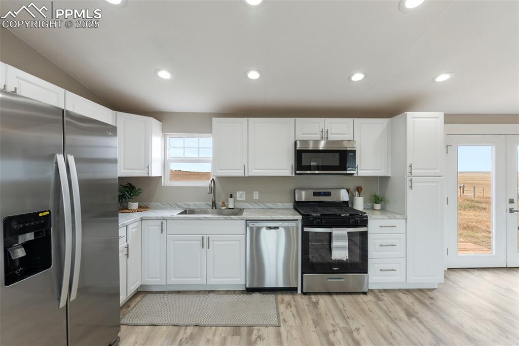 Image 13 of 35: Kitchen