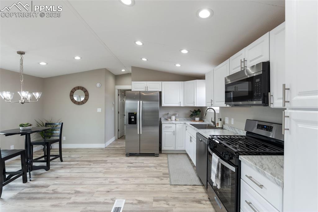 Image 15 of 35: Kitchen