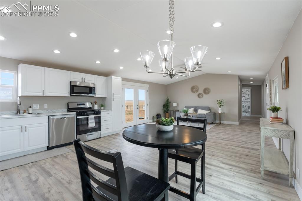 Image 16 of 35: Kitchen