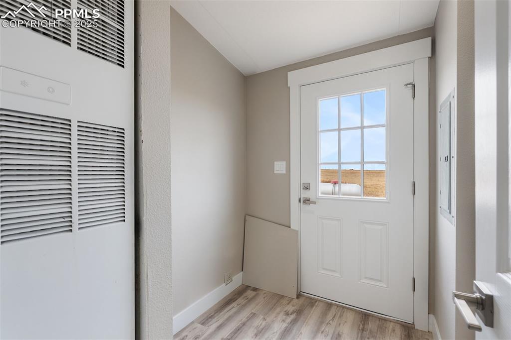 Image 17 of 35: Entry