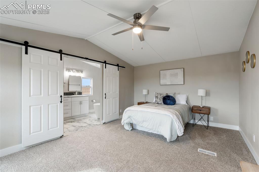 Image 18 of 35: Bedroom