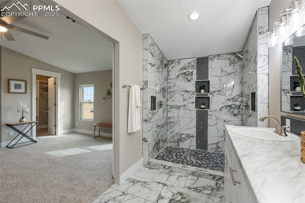 Image 25 of 35: Bathroom