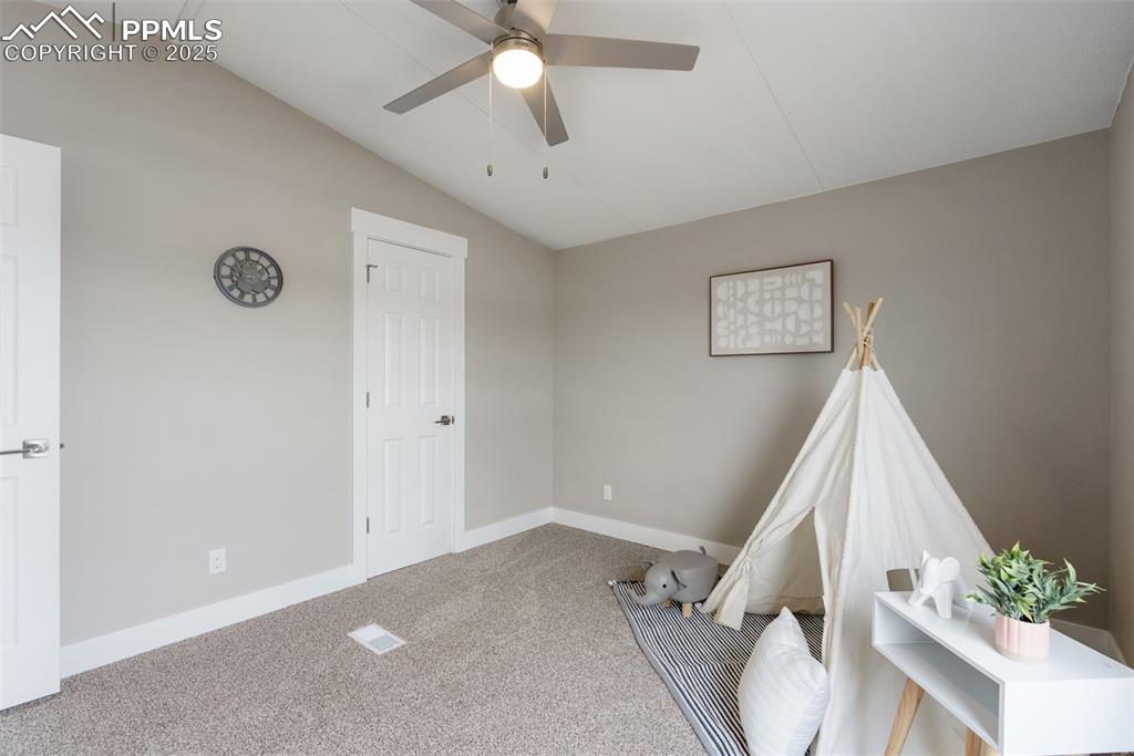 Image 29 of 35: Bedroom