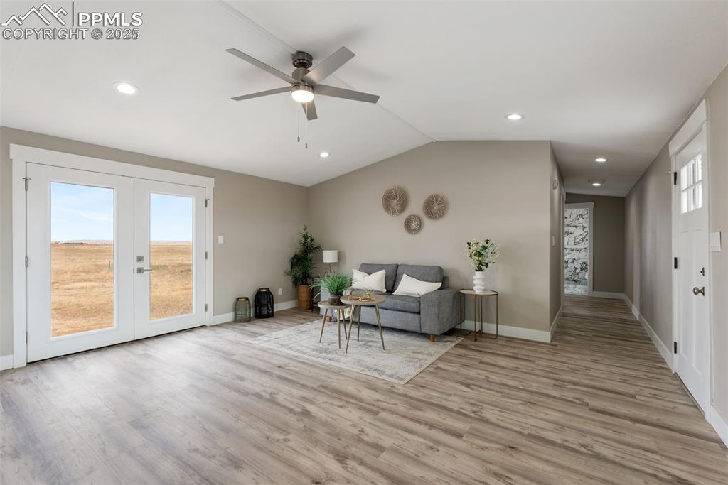 Image 8 of 35: Sitting Room