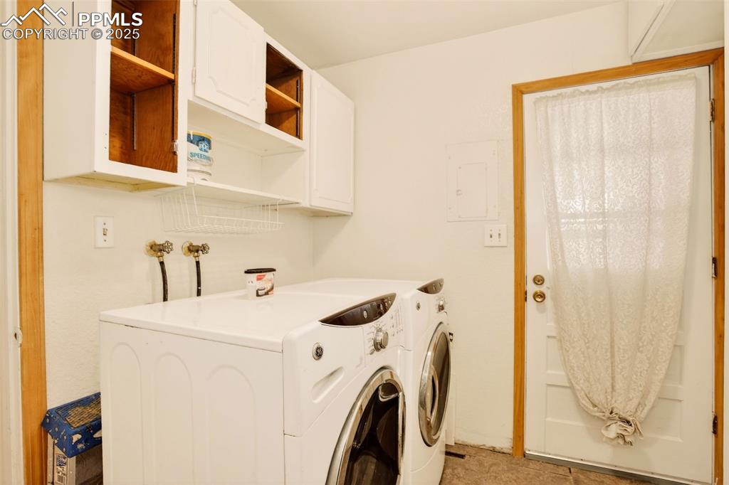 Image 28 of 37: Main level laundry room
