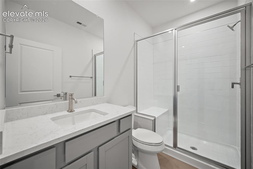 Image 10 of 32: Bathroom