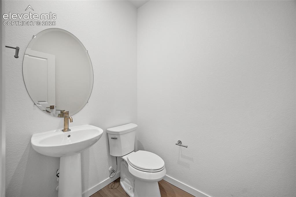 Image 15 of 32: Bathroom