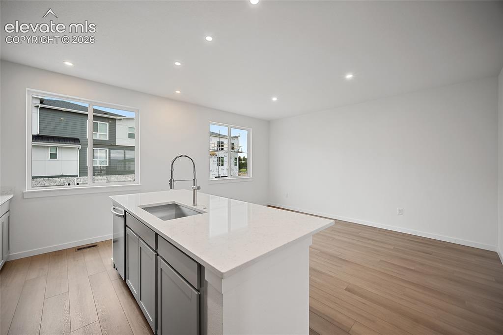 Image 6 of 32: Kitchen