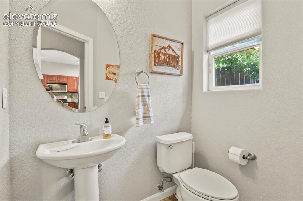 Image 15 of 38: Bathroom