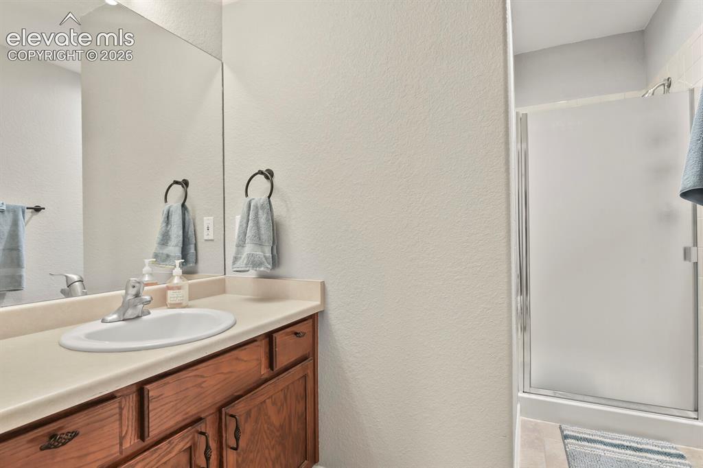 Image 31 of 38: Bathroom