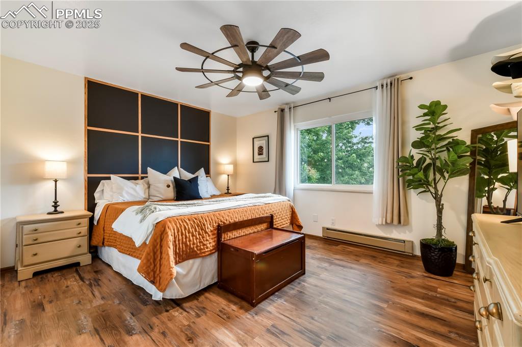 Image 9 of 50: Bedroom