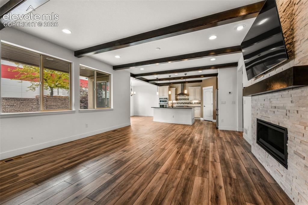 Image 10 of 50: Living Room