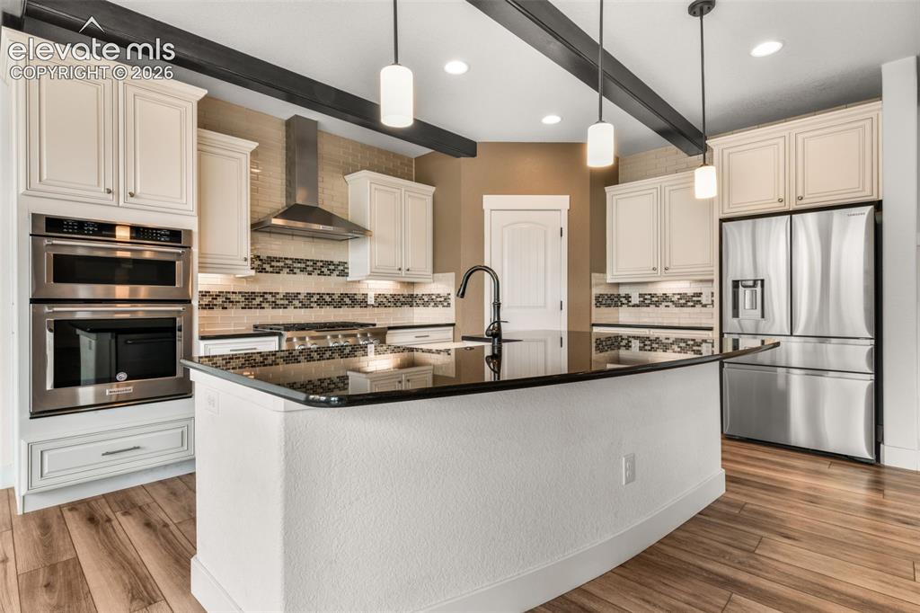 Image 12 of 50: Kitchen