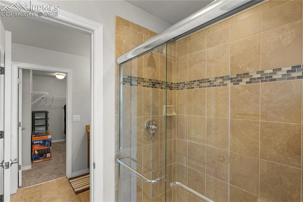Image 19 of 22: Bathroom