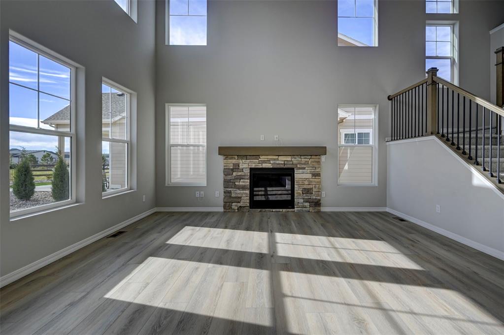 Image 14 of 37: Living Room