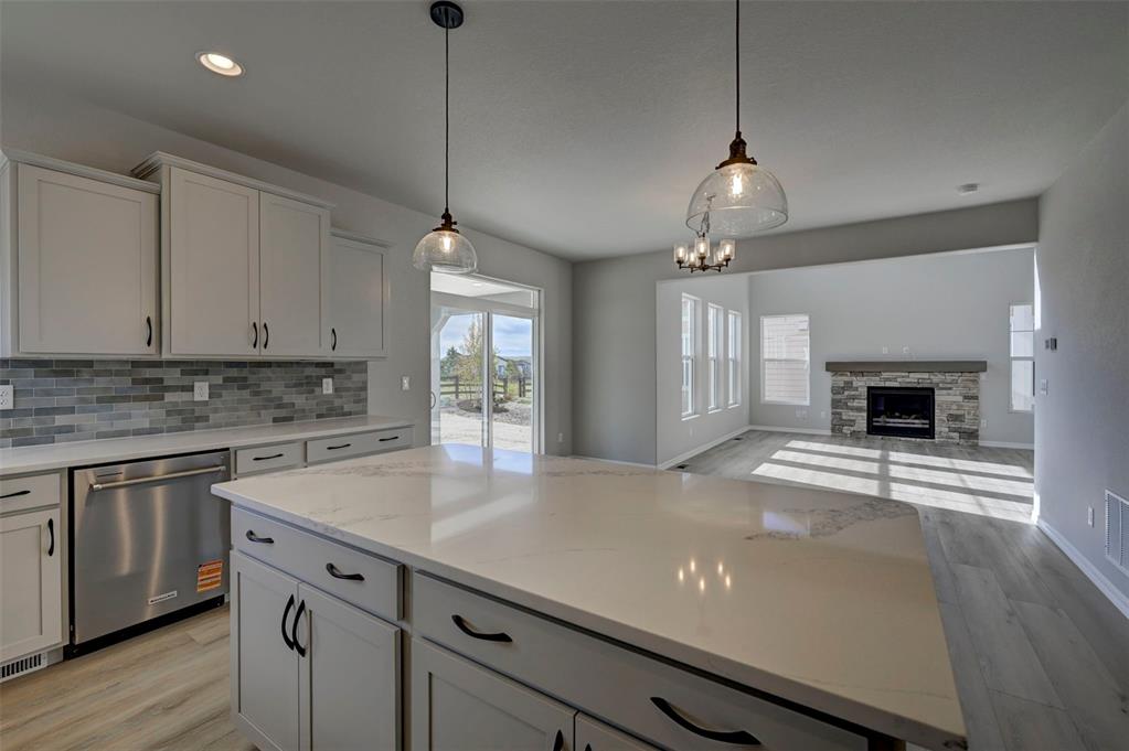 Image 21 of 37: Kitchen