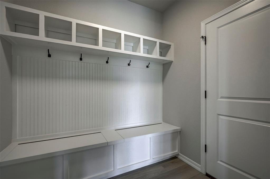 Image 23 of 37: Mud Room