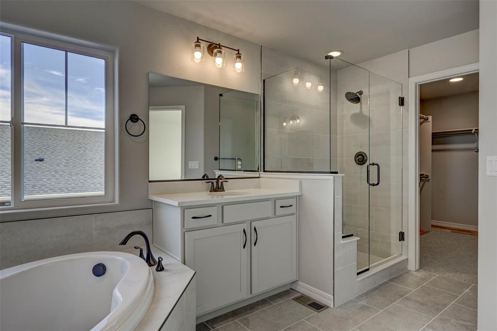 Image 30 of 37: Bathroom