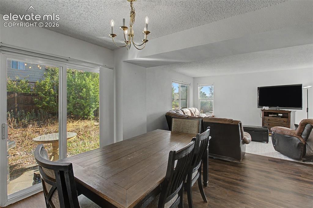 Image 10 of 34: Dining Area