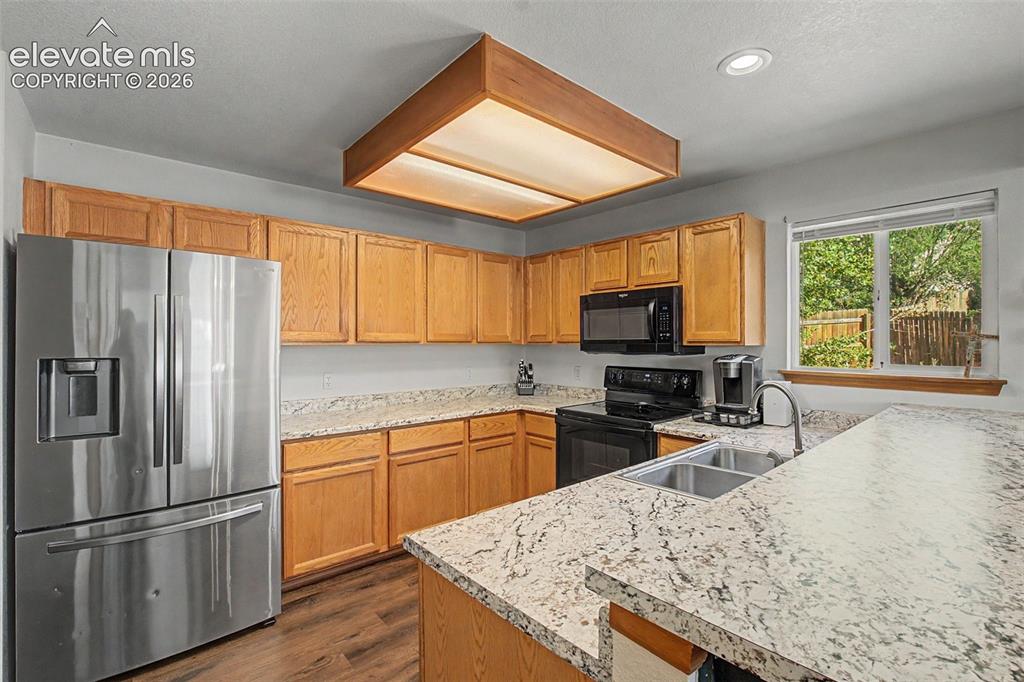 Image 11 of 34: Kitchen