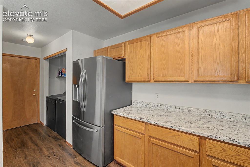 Image 14 of 34: Kitchen