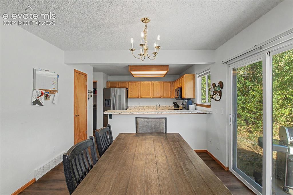 Image 8 of 34: Dining Area