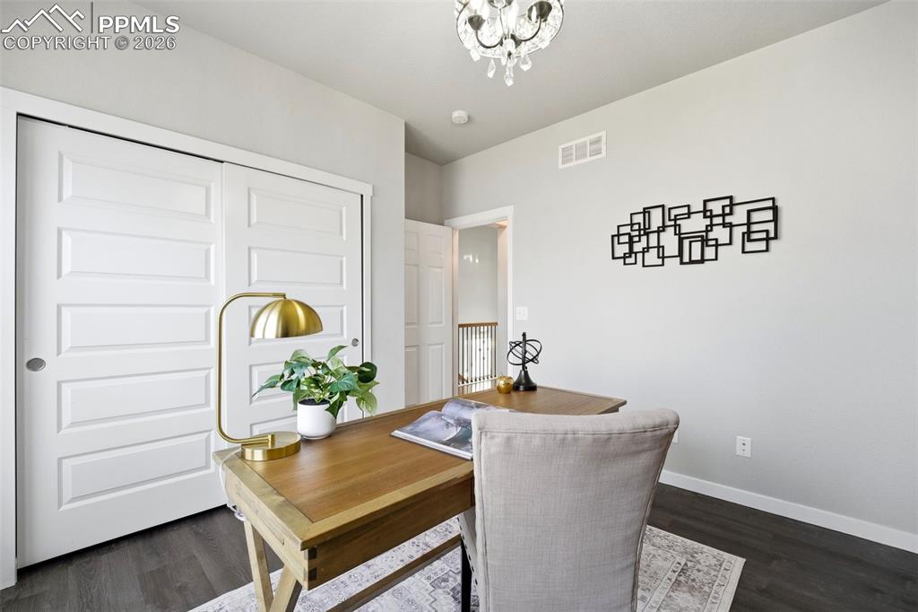 Image 13 of 50: Office