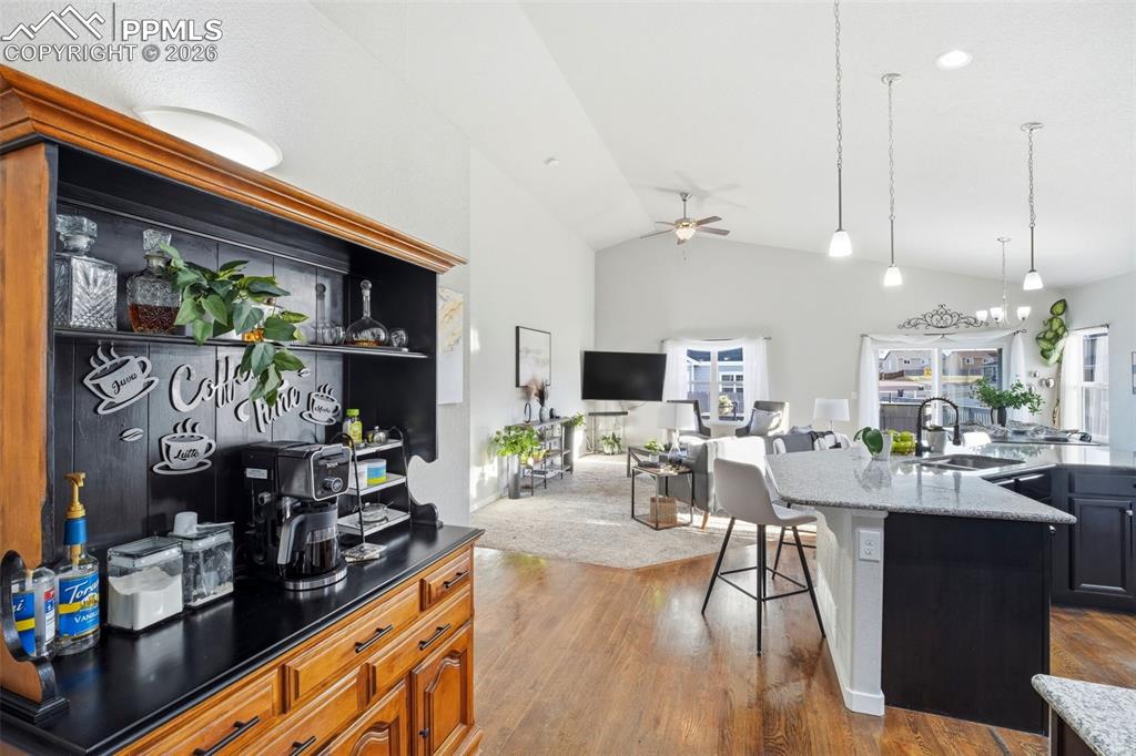 Image 17 of 50: Kitchen