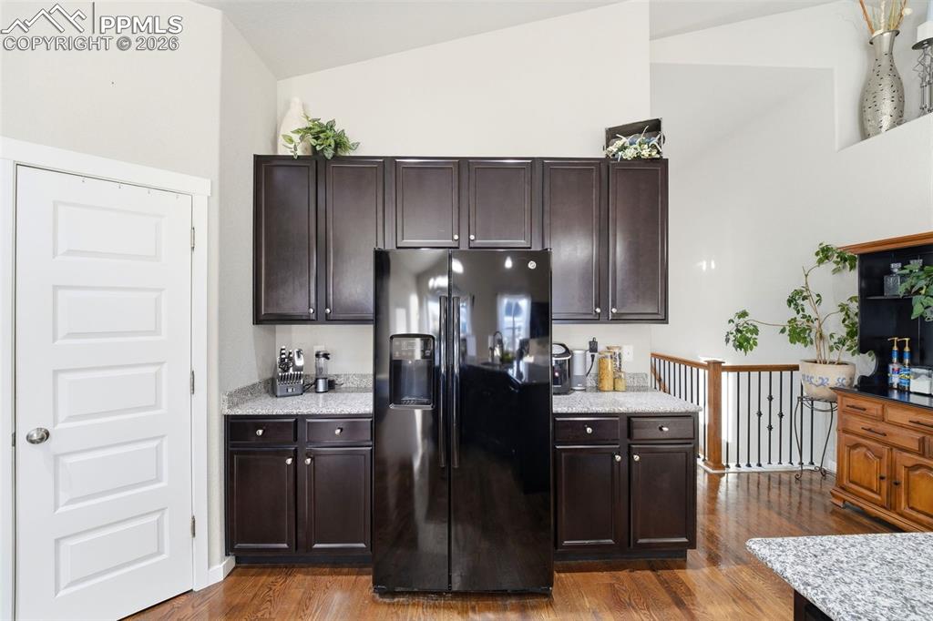 Image 18 of 50: Kitchen