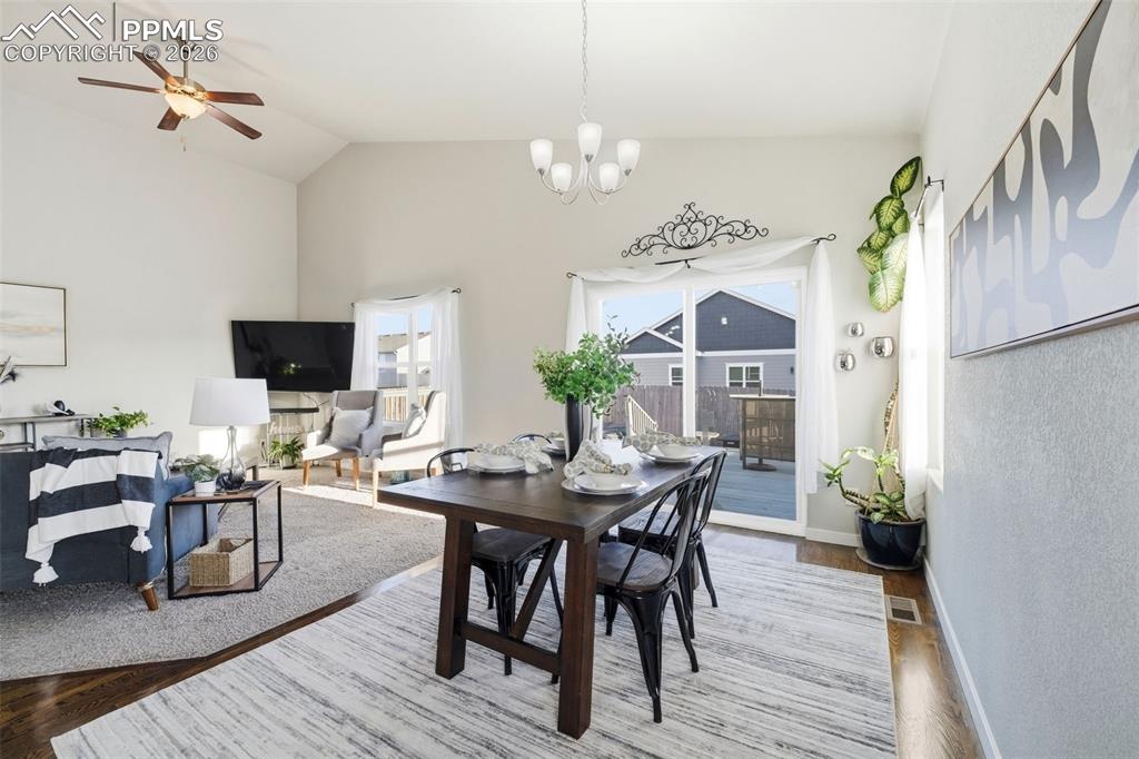 Image 22 of 50: Dining Area