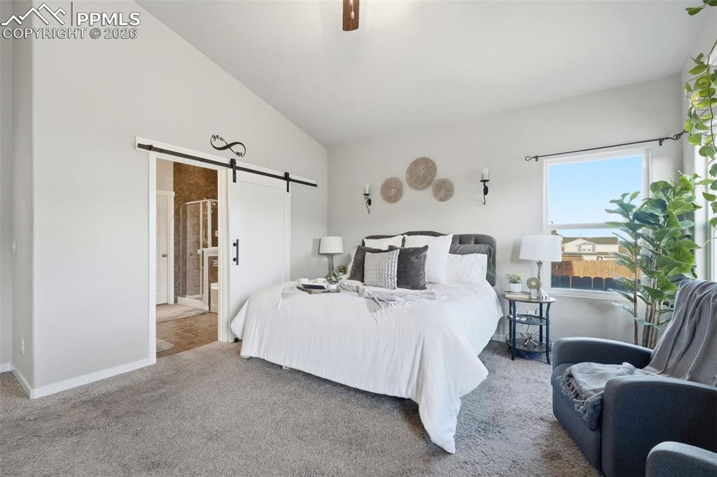 Image 25 of 50: Bedroom