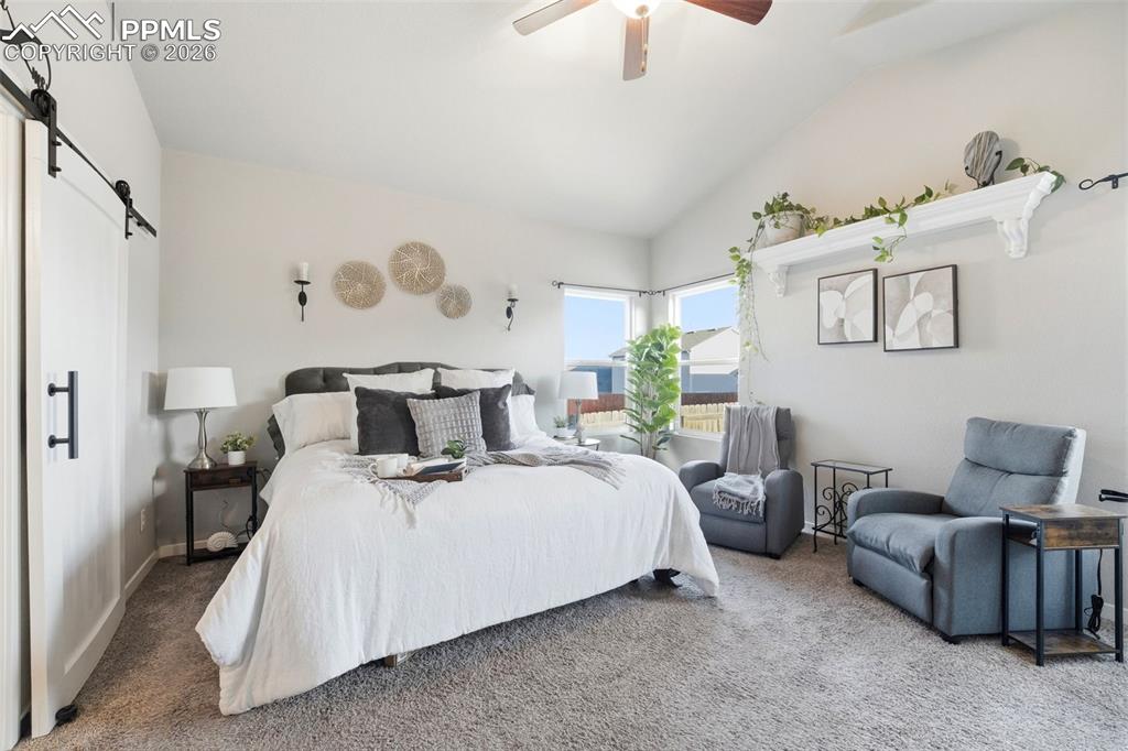 Image 26 of 50: Bedroom