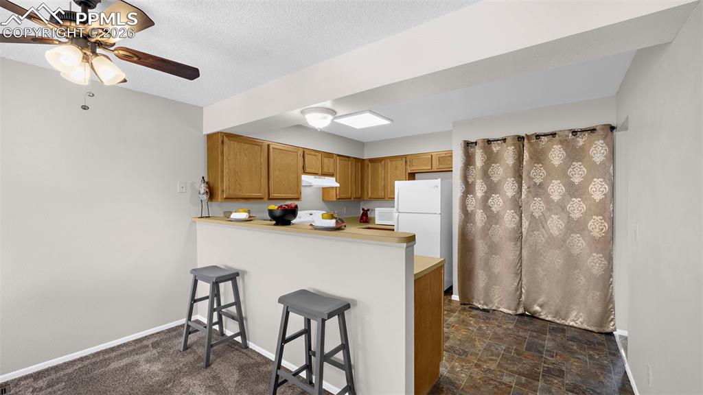 Image 13 of 24: Kitchen