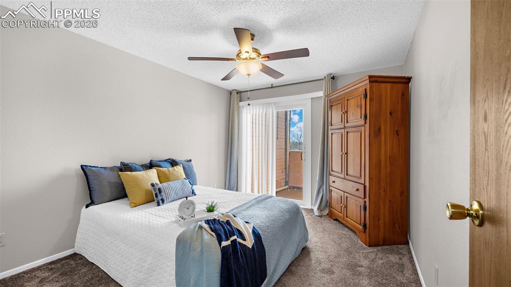 Image 18 of 24: Bedroom