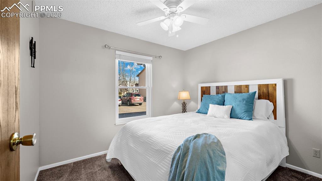 Image 23 of 24: Bedroom