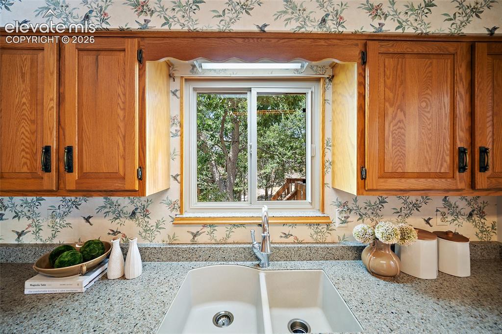 Image 11 of 47: Kitchen