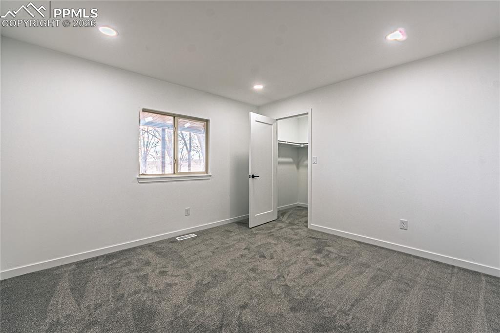 Image 18 of 38: Bedroom