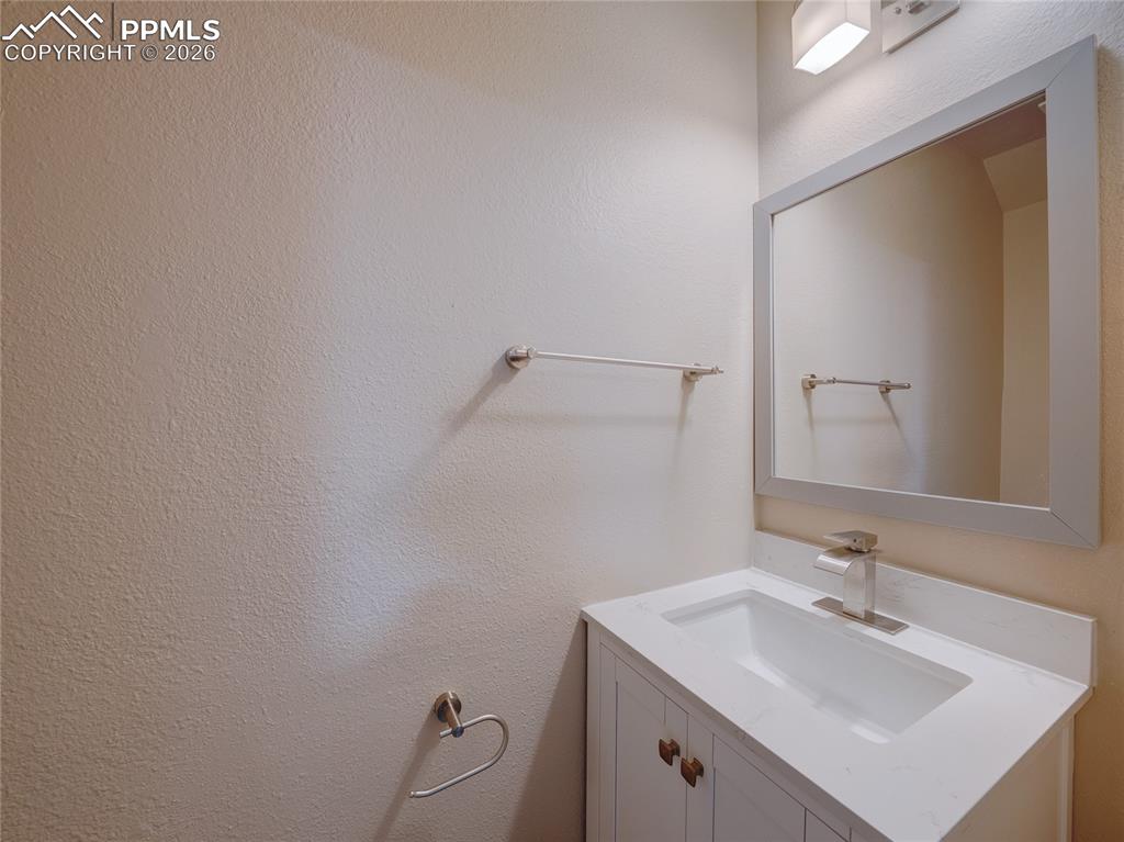 Image 16 of 32: Bathroom