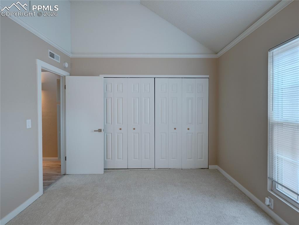 Image 21 of 32: Bedroom