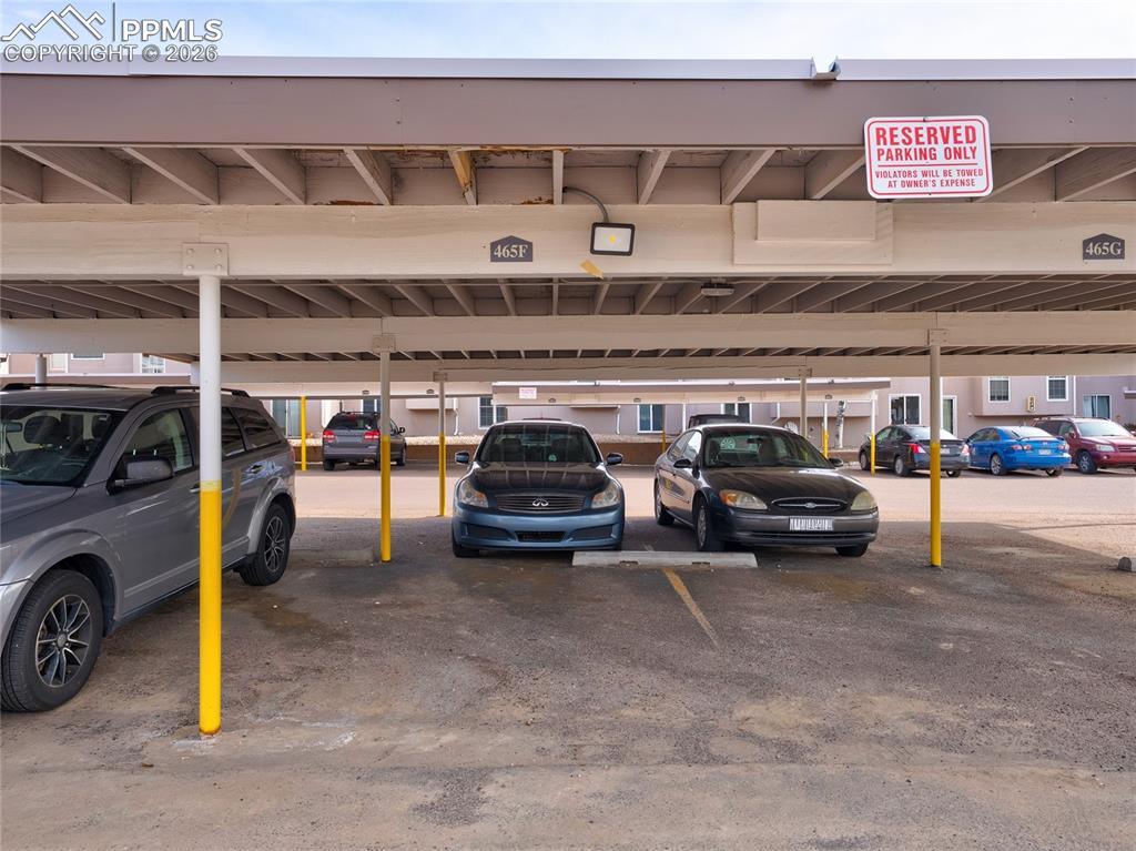 Image 34 of 36: Parking