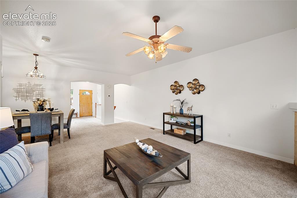 Image 8 of 30: Dining Area